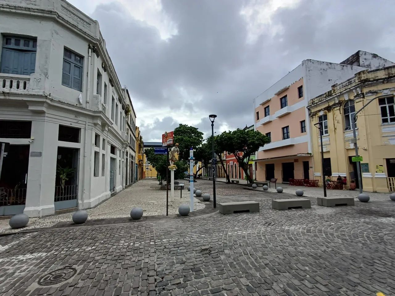 ALUGUEL - IMÓVEL NA RUA DA MOEDA - PRÉDIO DE ESQUINA COM 2 PAVIMENTOS REFORMADO - Foto 4