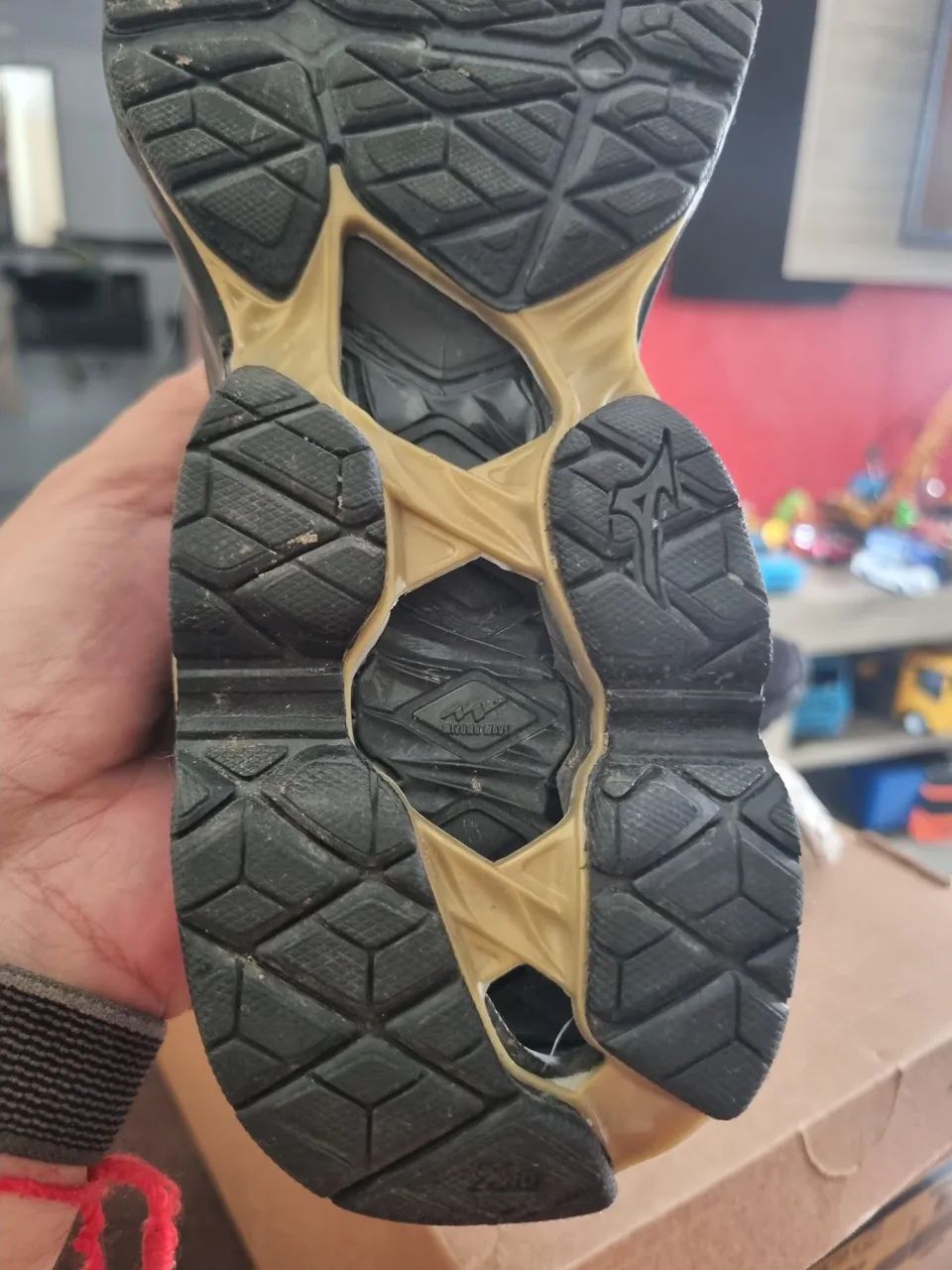 Tênis Mizuno Wave Invictus 4 - Foto 4