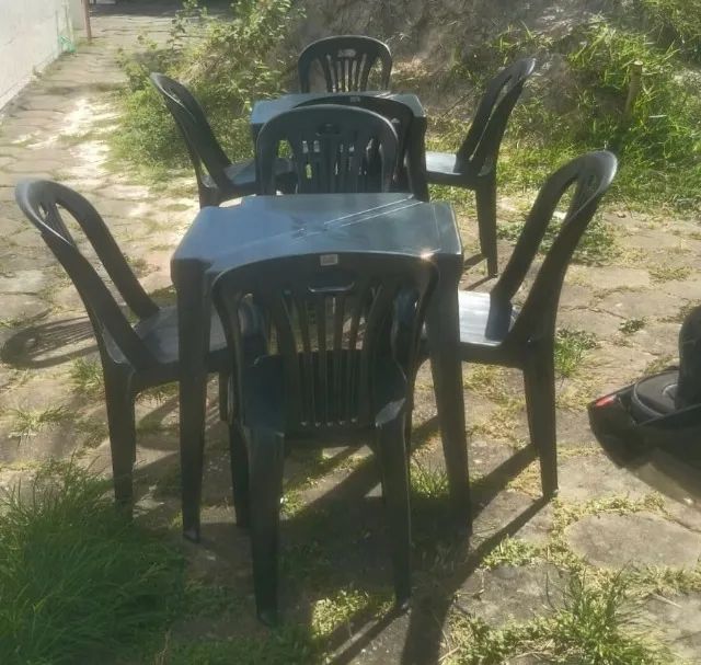 Conjunto de Mesa e Cadeiras de Plástico   Conjunto Lara de mesa com 4 cadeiras de plástico493645574188584961