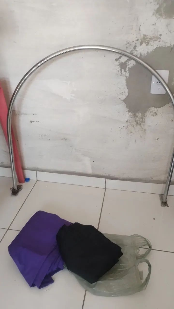 Vendo 6 manequins e um provador com. 2 cortinas  - Foto 3