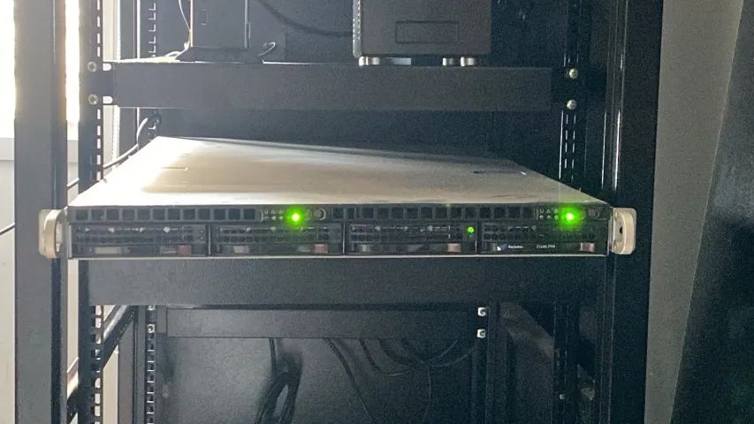 Servidor Supermicro 1U 2 em 1 - 2 Nós Xeon E5620 - 48GB ECC - Sem HD