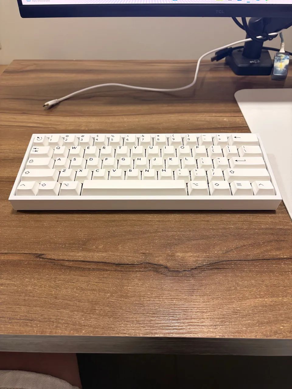 Case KBDFans Tofu60 Redux V2 com peso de bronze.