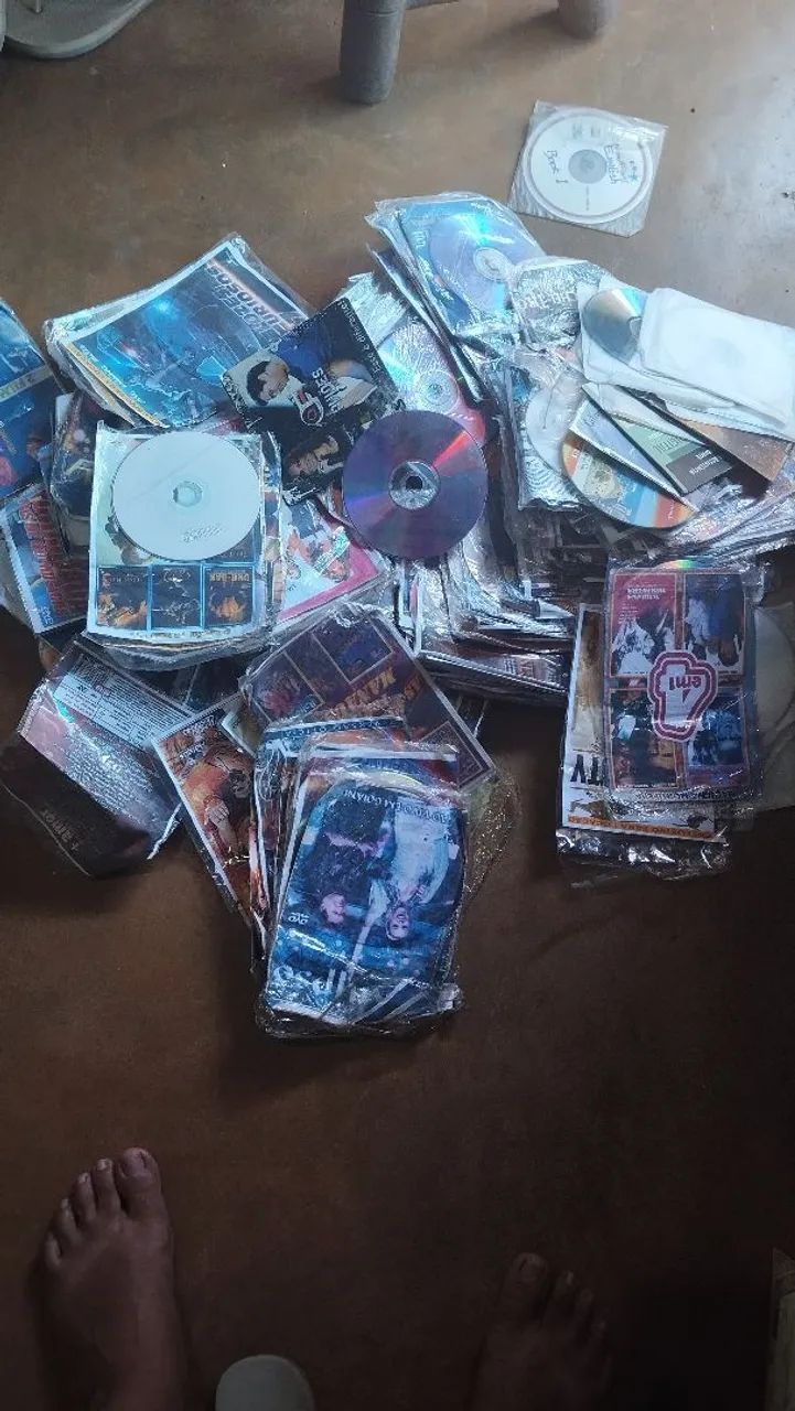 DVDS antigos para doação pra quem faz artesanato  - Foto 3