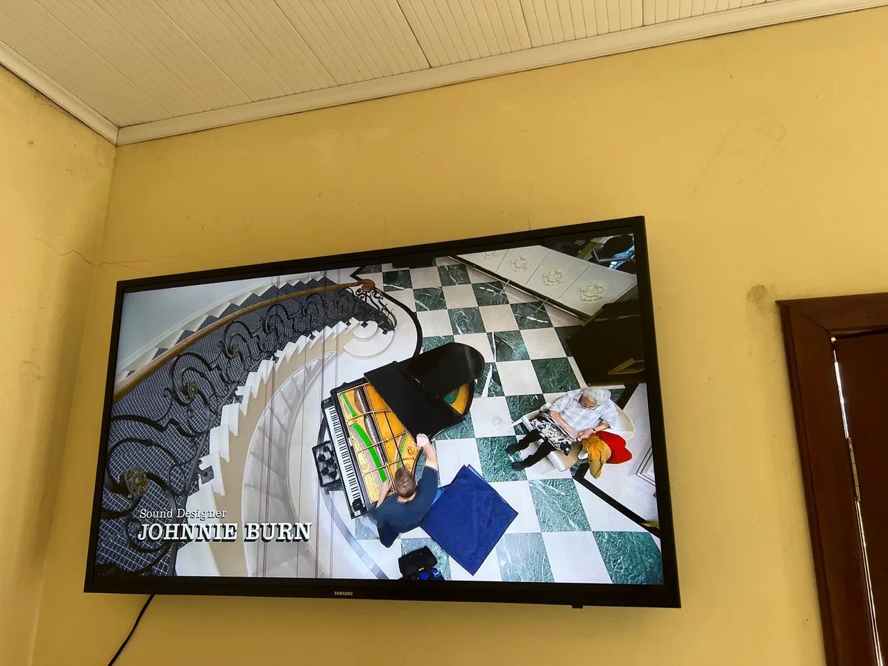 Televisão Samsung com pequena avaria