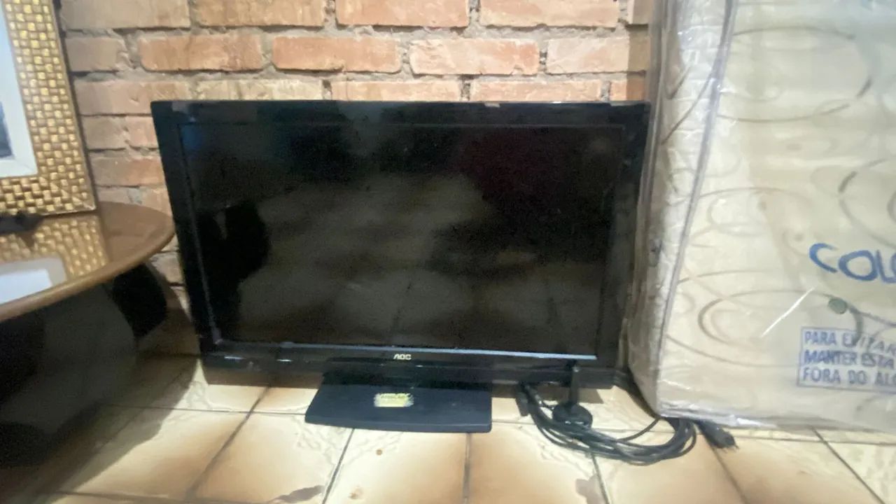 Kit TV, mesa de centro, colchão solteiro e espelho  - Foto 2