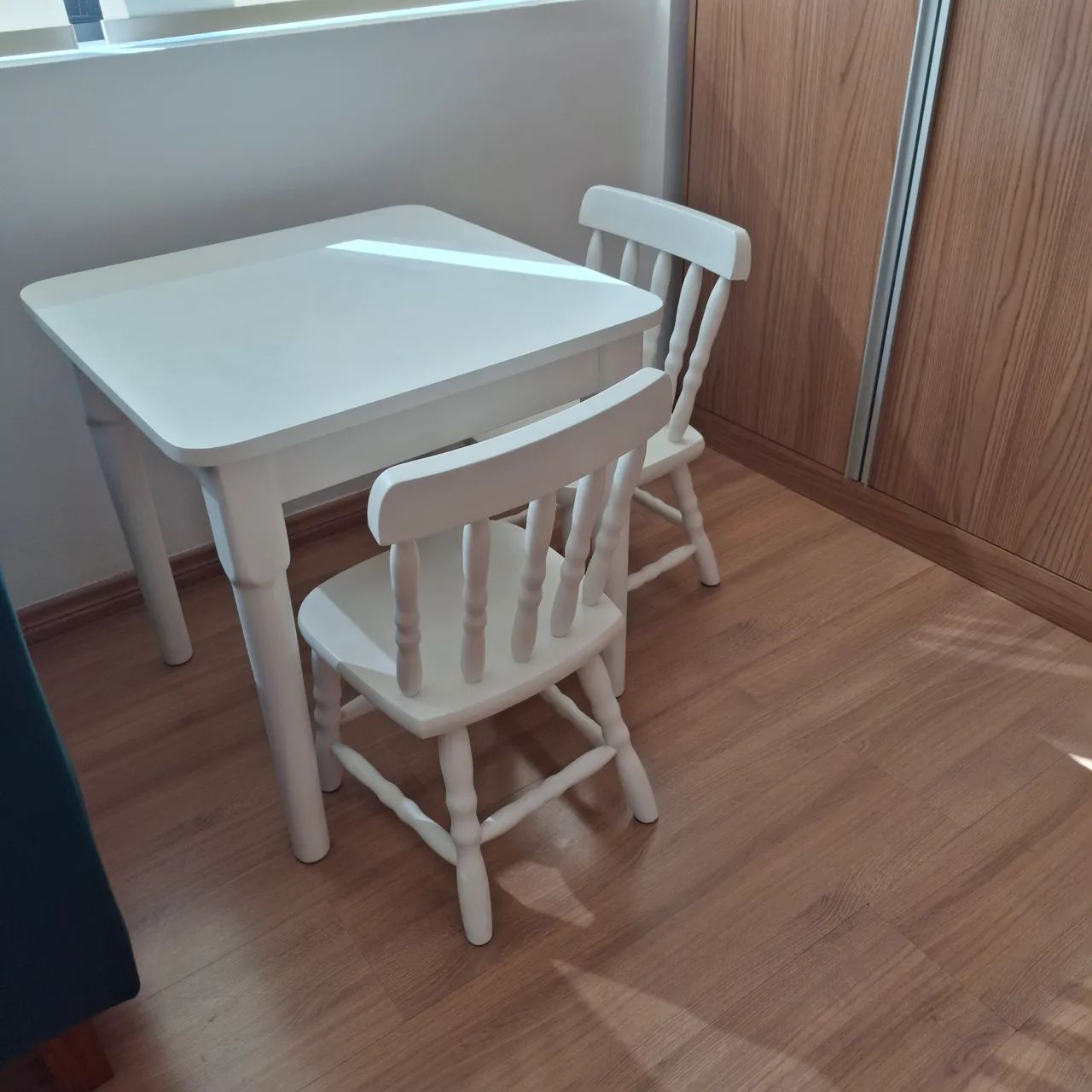 Mesa infantil madeira maciça com 2 cadeiras - Foto 4