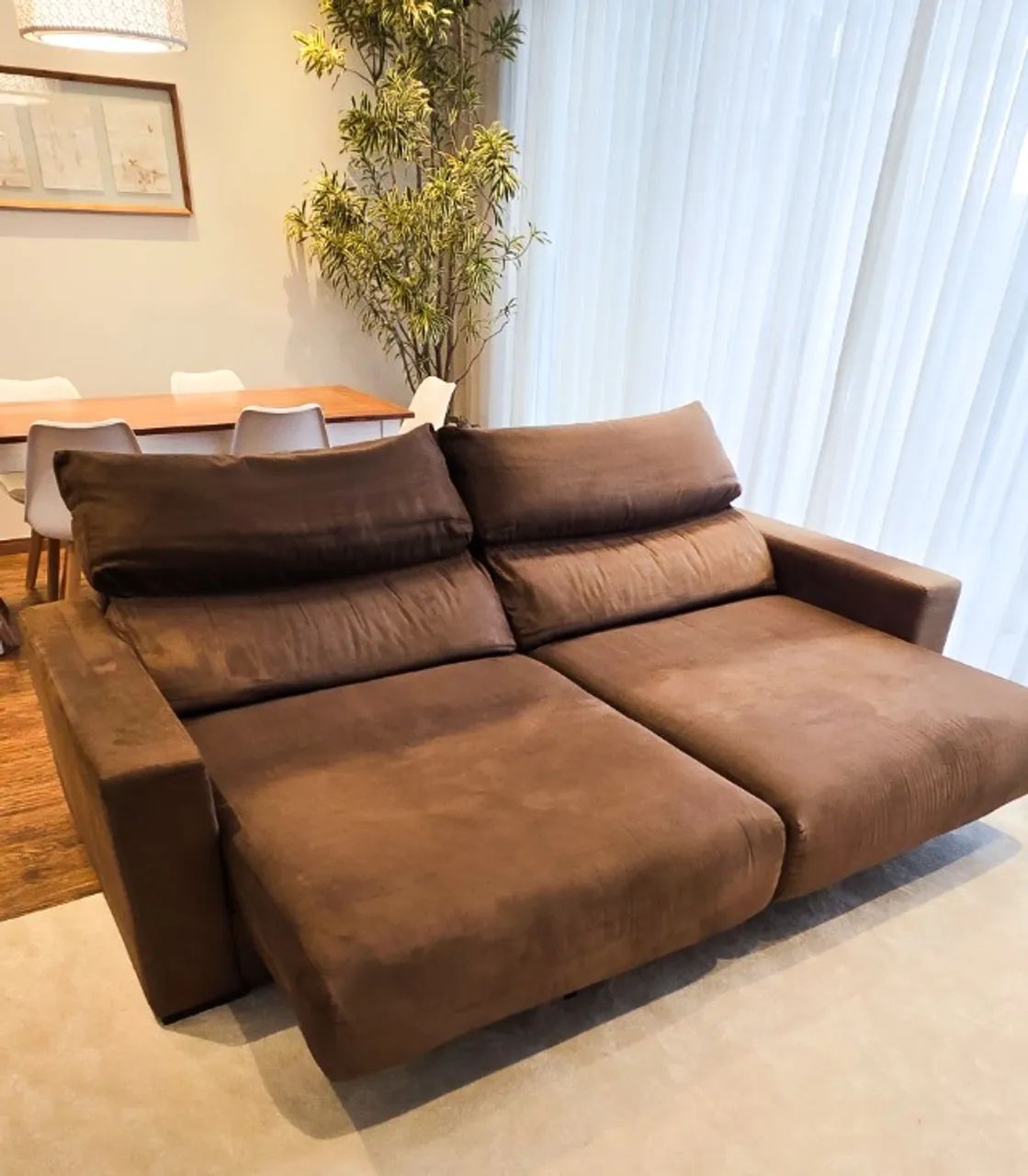Sofá retrátil com encosto reclinável com 2,35m em suede marrom - Foto 3