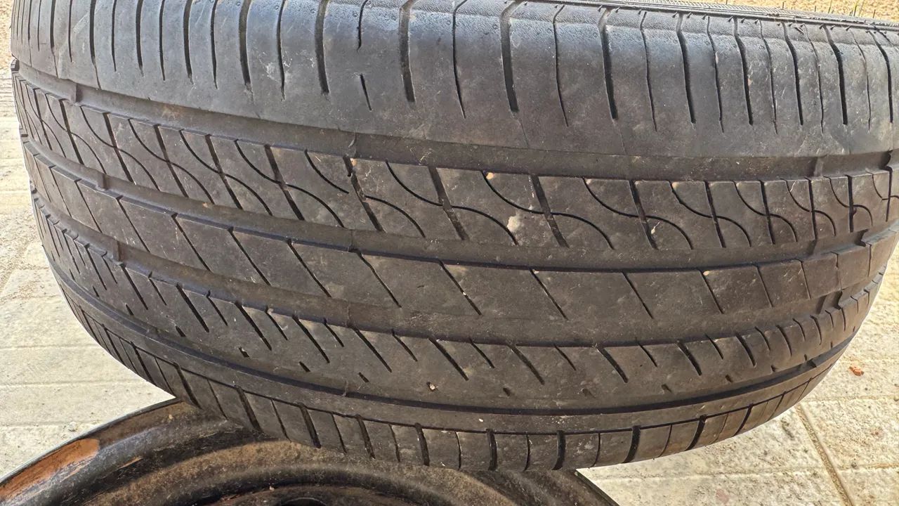 Pneu aro 19 novo 235/45 - Foto 3