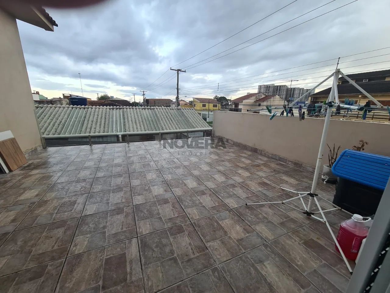 Prédio comercial e residencial em rua movimentada próximo ao Krolow - Foto 3