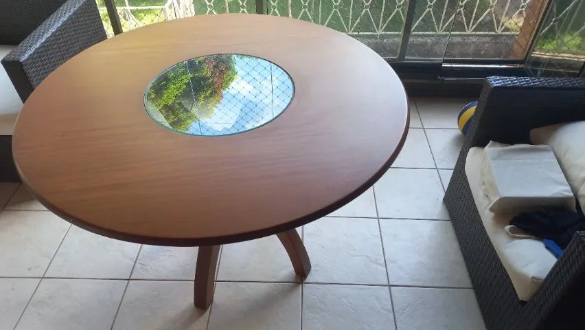 Mesa redonda com 4 cadeiras65082643498497124