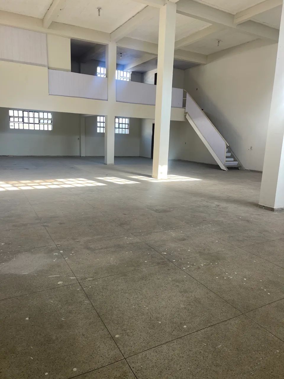 Alugo loja comercial na avenida Renato Azeredo - Foto 2
