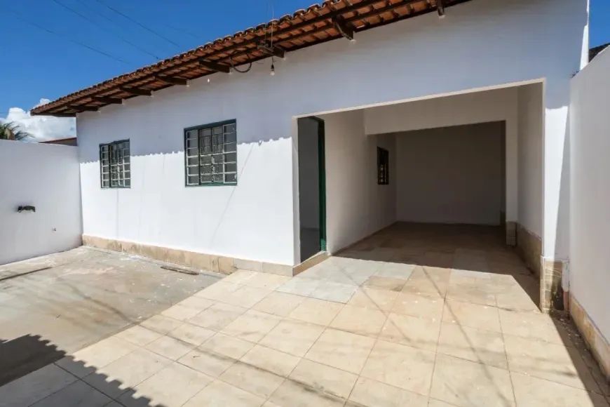 Vendo casa na estrutural ( toda reformada) 