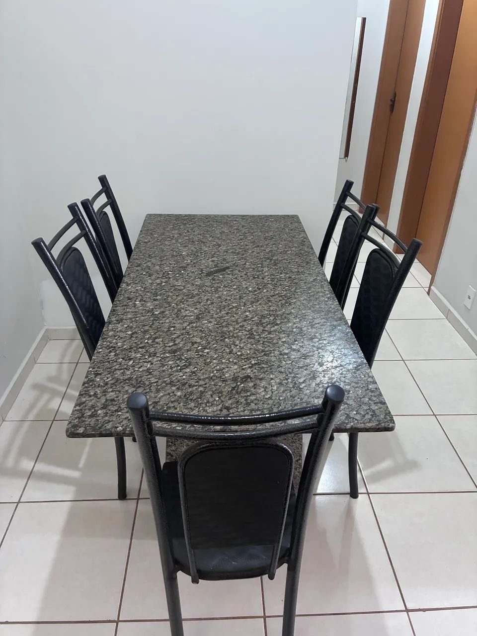 Mesa de jantar com 5 cadeiras à venda  - Foto 3