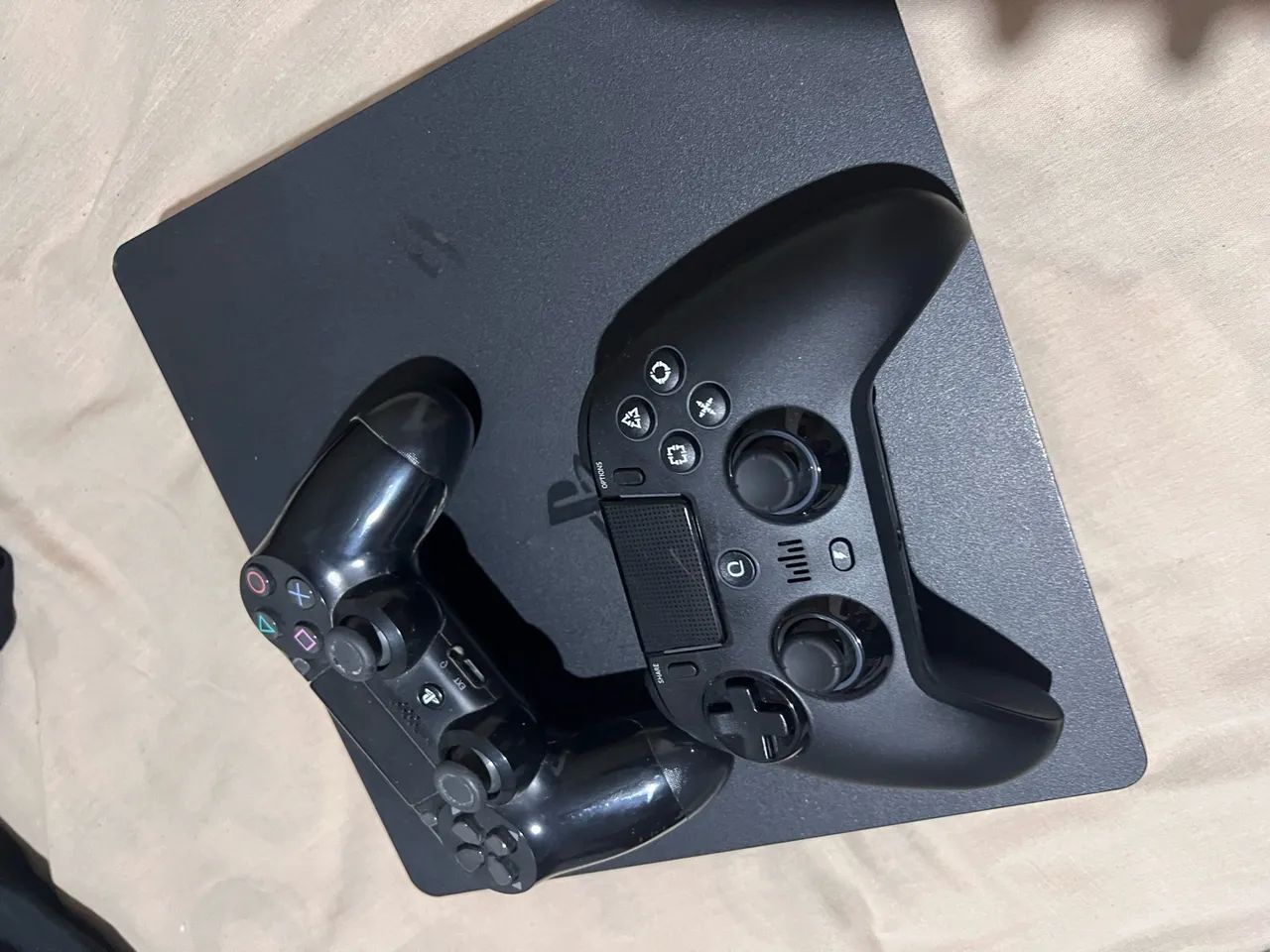 Console ps4 2 controles  - Foto 3