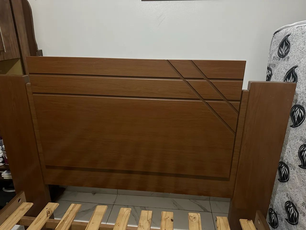 Cama madeira maciça casal + colchão casal  - Foto 2