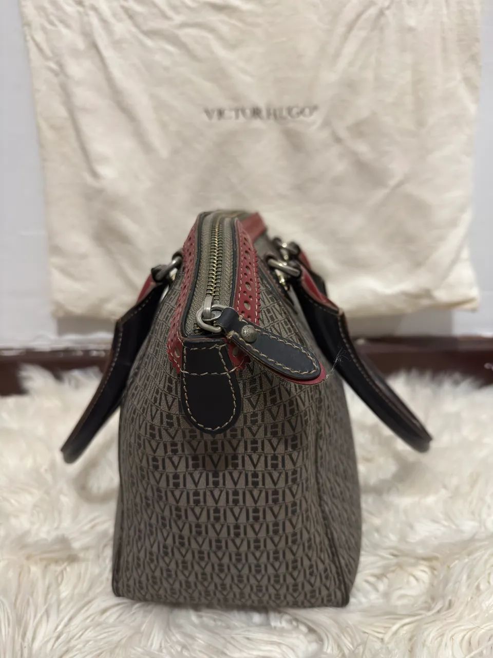 Bolsa Victor Hugo Preta e Vermelha  - Foto 4