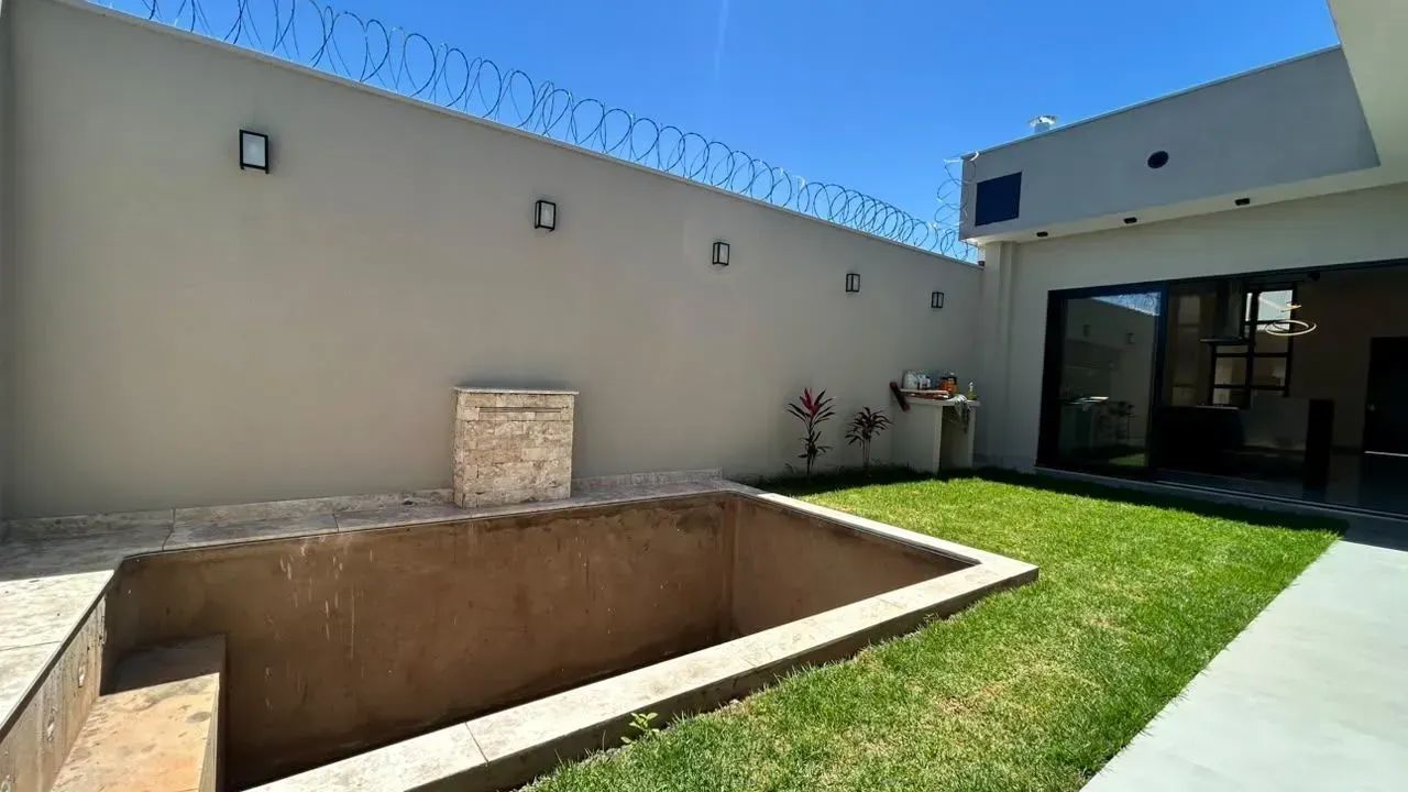 Casa a venda com piscina Praça Umuarama