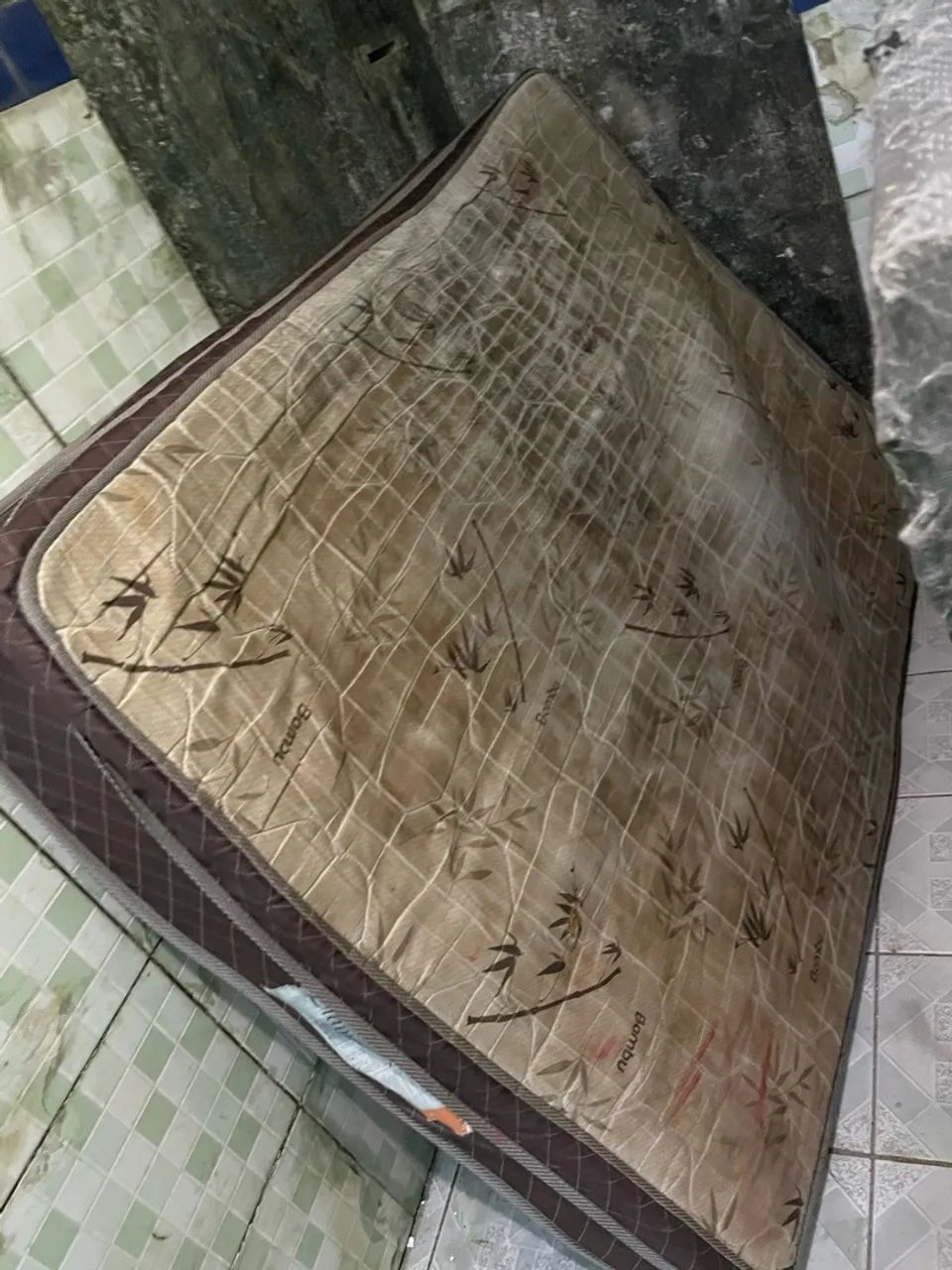 Colchão e base 