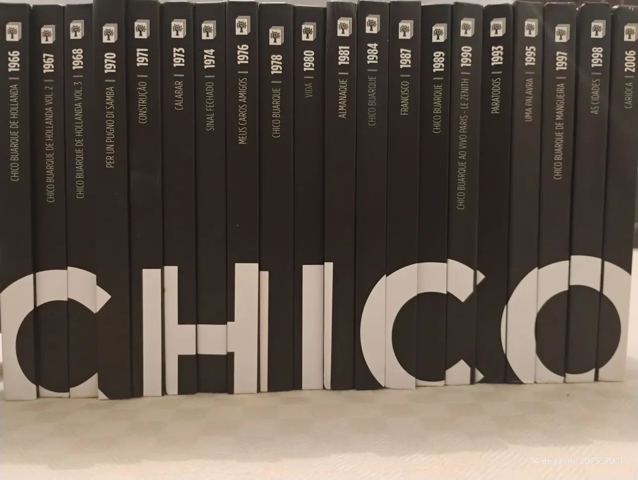 20 CDs-livretos usados Chico Buarque