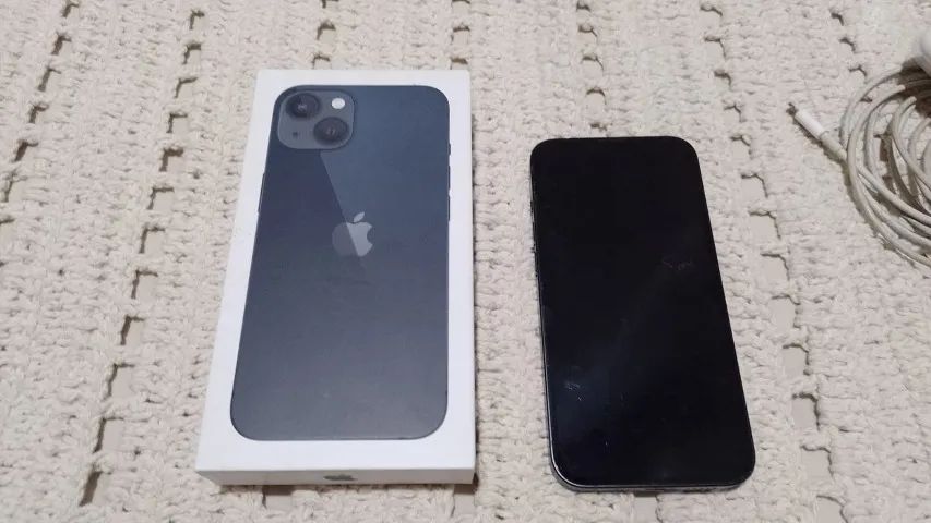 iPhone 13 128GB (Meia-noite) + Kit de Capas e Carregadores