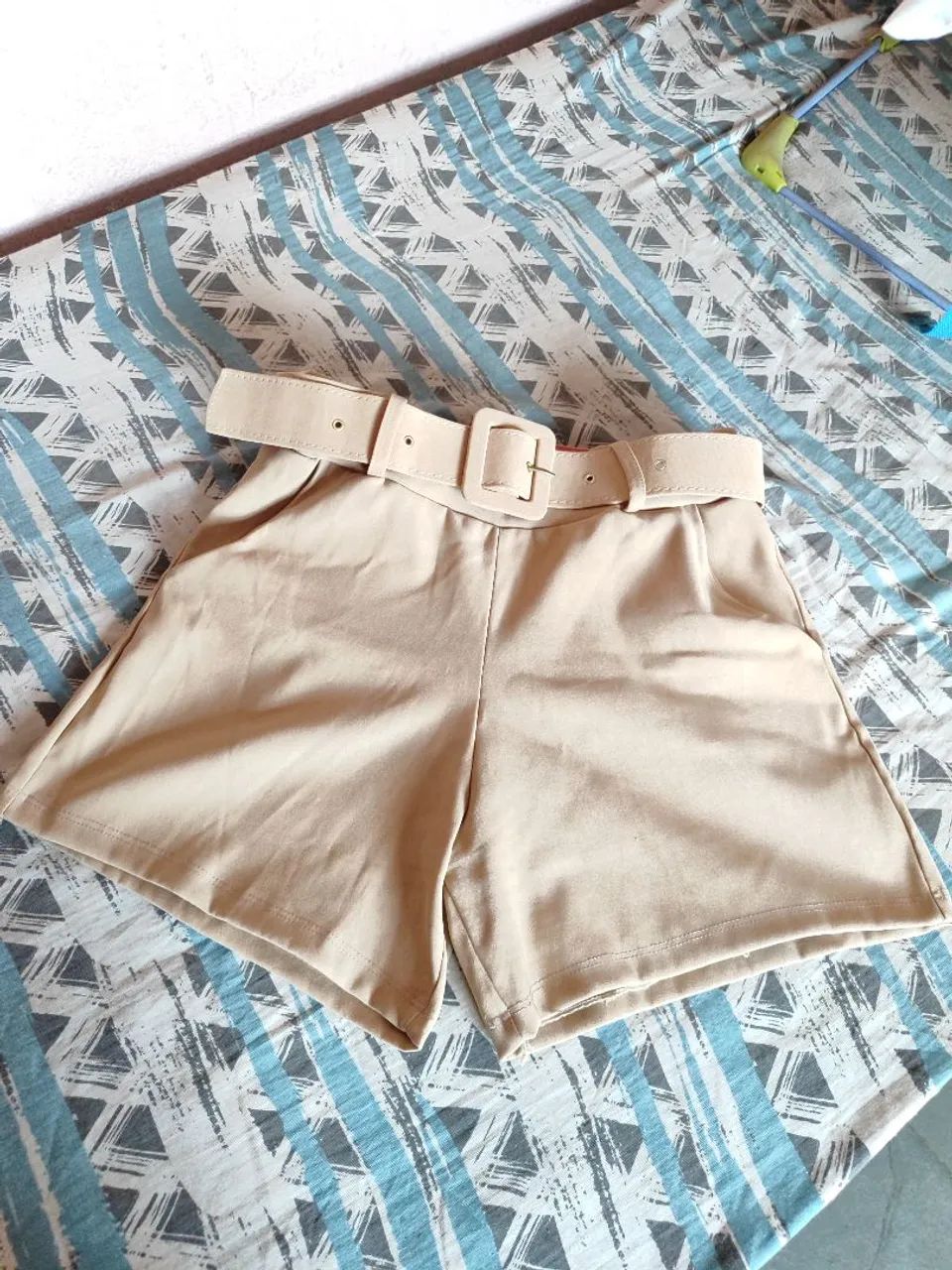 Short alfaiataria com cinto