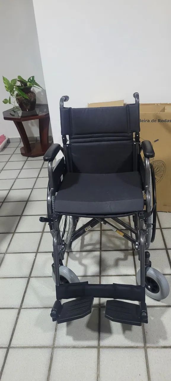 Cadeira de rodas dellamed D400 tamanho 46, nova e sem uso. - Foto 3