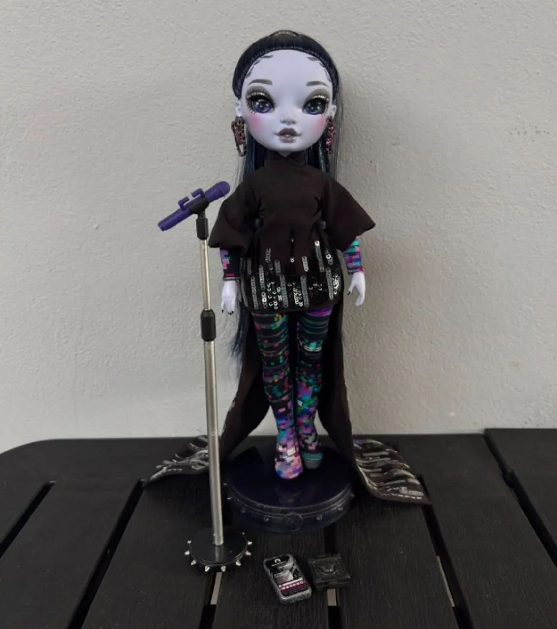 Boneca Rainbow High Shadow High Reina Glitch