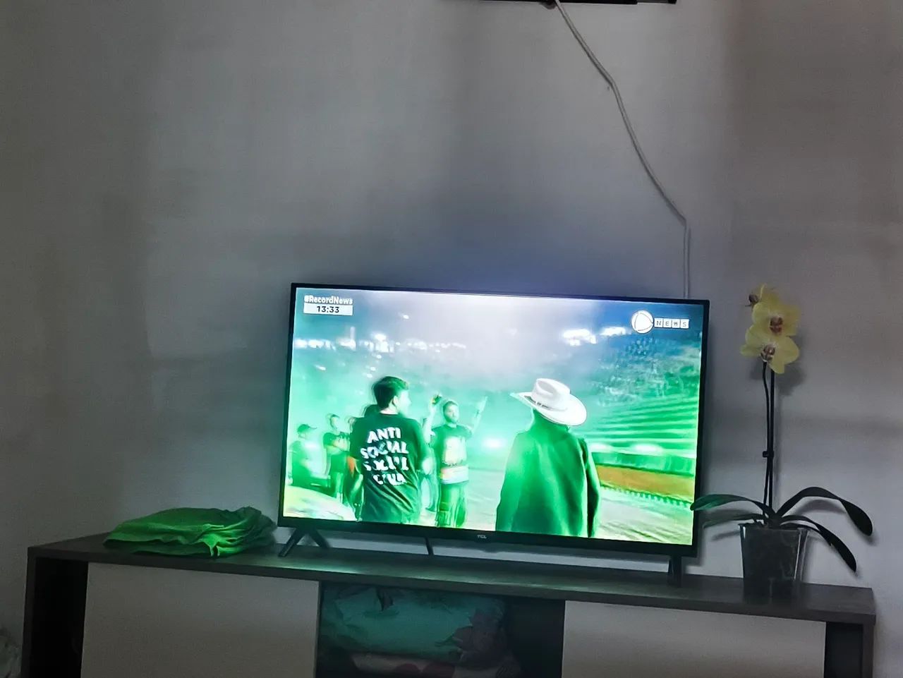 Vendo uma tv 32 polegadas smart nova apenas 2 meses de uso  - Foto 2