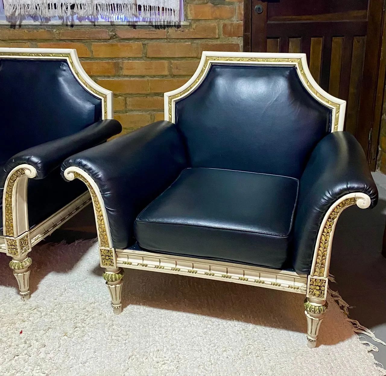 POLTRONAS DE BRAÇOS EM MADEIRA ENTALHADA E DOURADA ? ESTILO BARROCO / LUÍS XIV - Foto 4