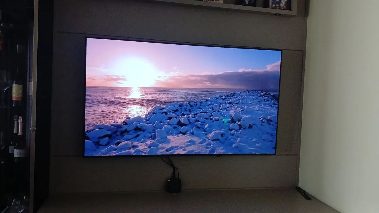 TV OLED 65 POLEGADAS COM PEQUENO DETALHE NA TELA - Foto 2