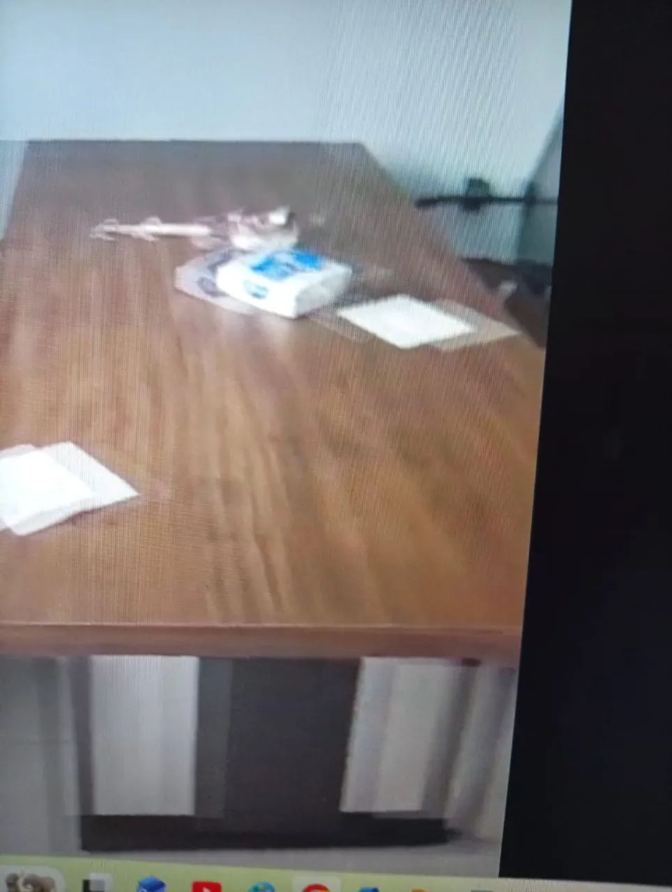 Mesa de reunião nova para seis lugares 