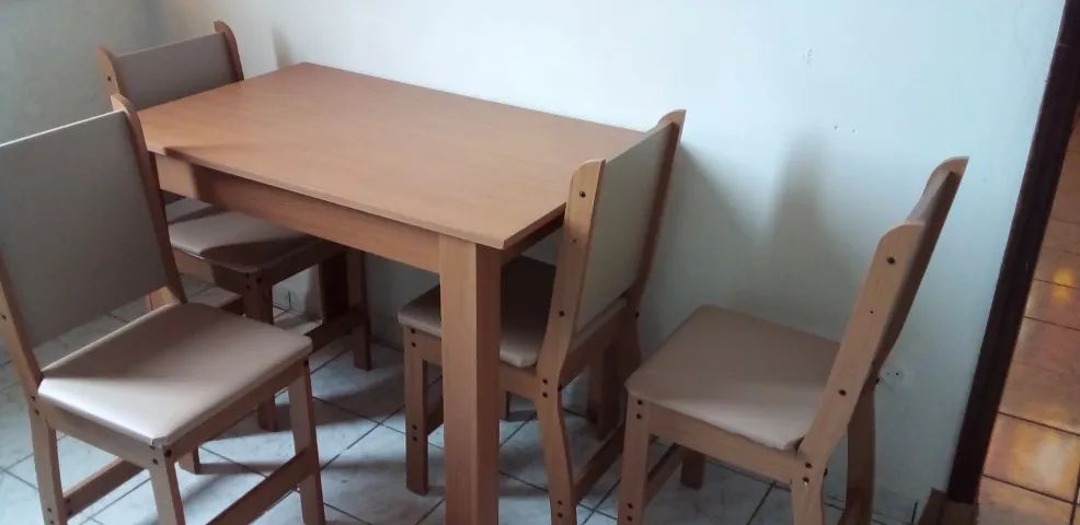 URGENTE mesa com 4 cadeiras