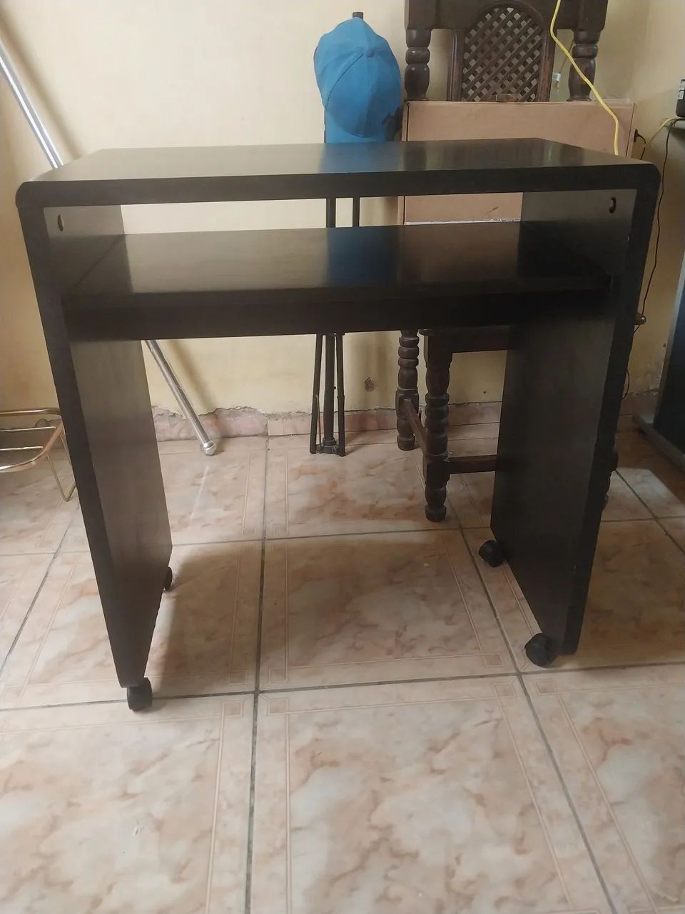 Escrivaninha Smile compacta e funcional