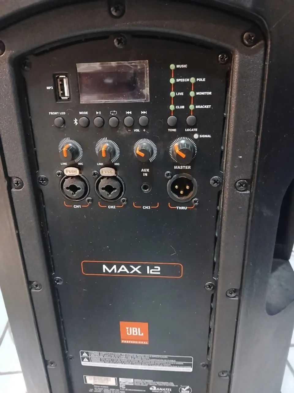 JBL Max 12 é uma caixa de som