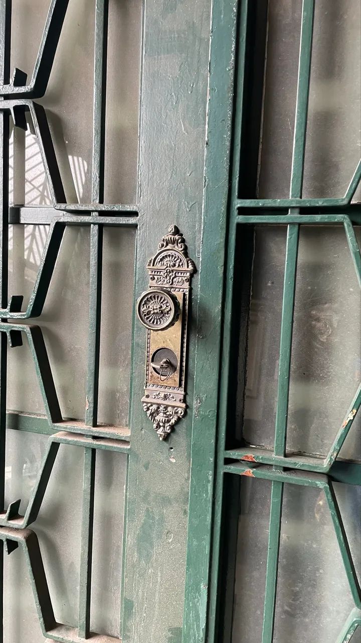Porta Antiga de Ferro Maciço - Peça de Demolição 417562695534520323