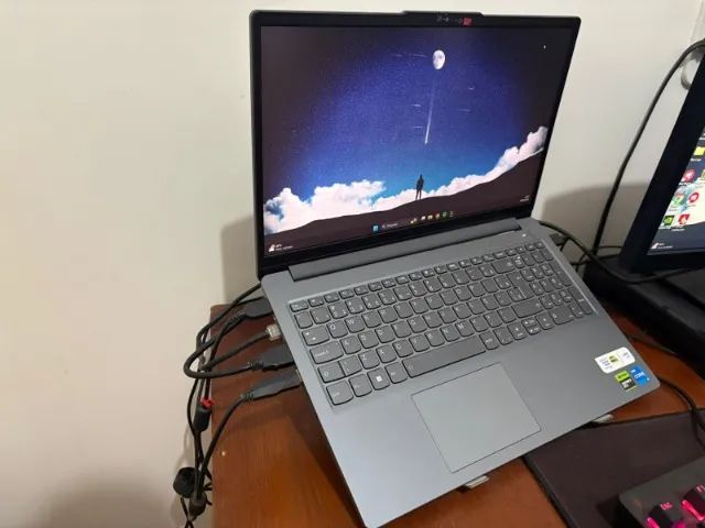 Notebook LOQ Essential