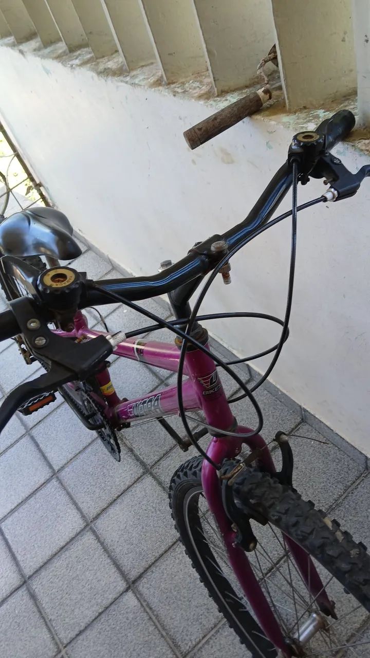 Bicicleta ARO 26 18v com pouco defeito - Foto 4
