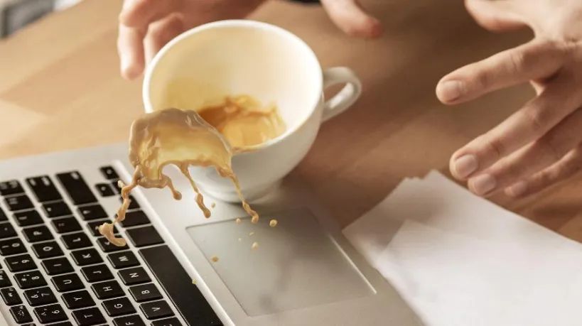Derramou liquido em seu notebook ?