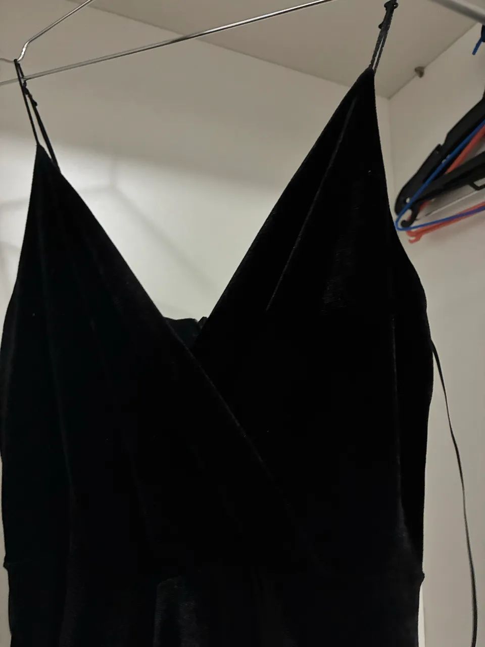 macacão de veludo preto p - Foto 3