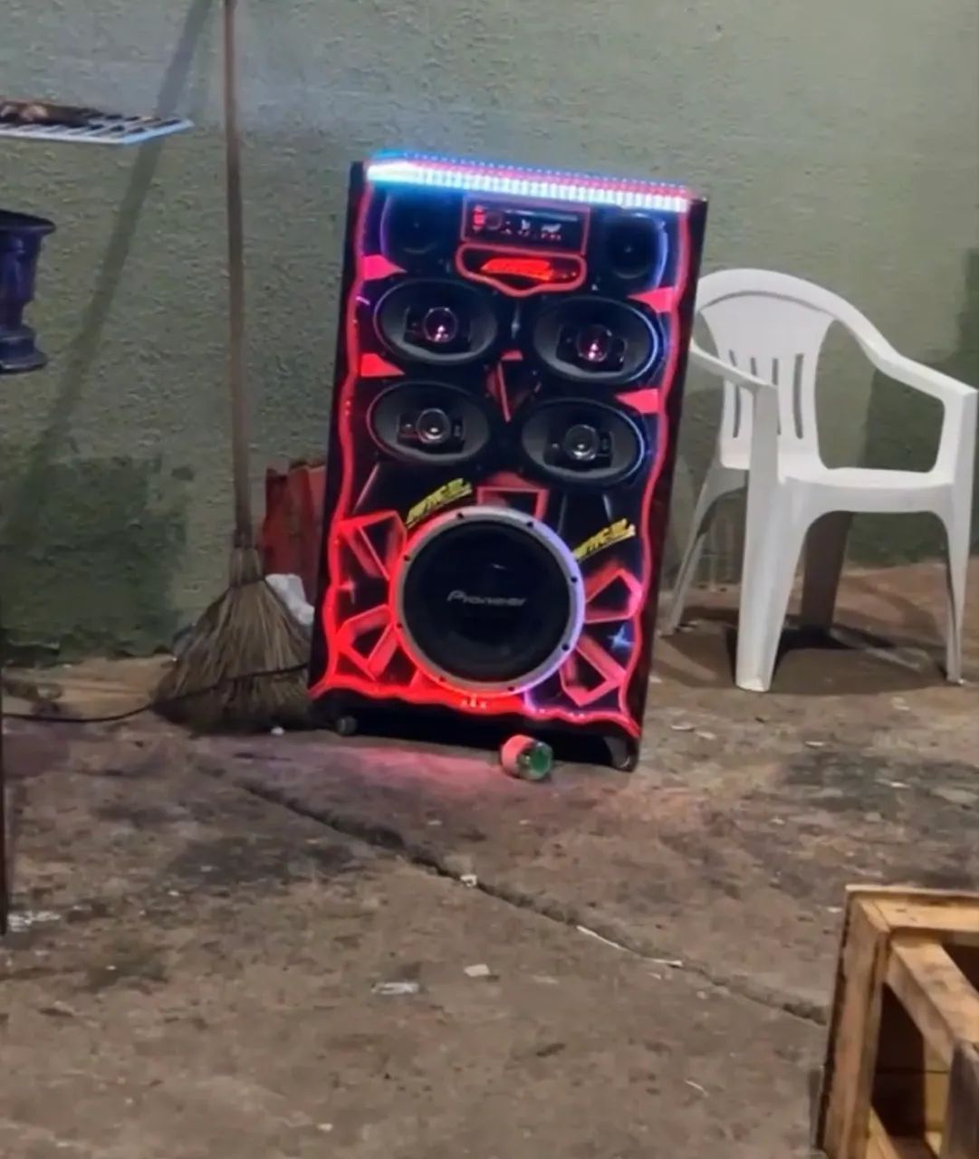 Caixa de som automotivo 