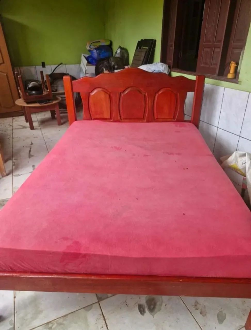 Vende-se essa cama com colchão 