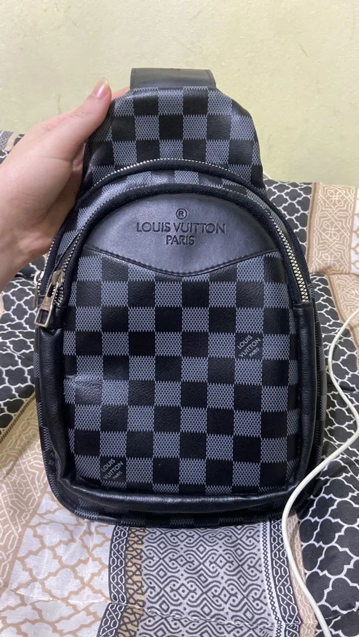 Bolsa Transversal Masculina / Shoulder Bag Preta Quadriculada