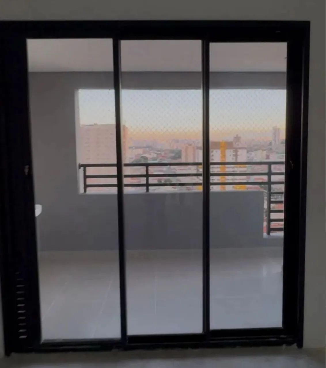 3-Panel Sliding Door, 1.97 x 2.14 m