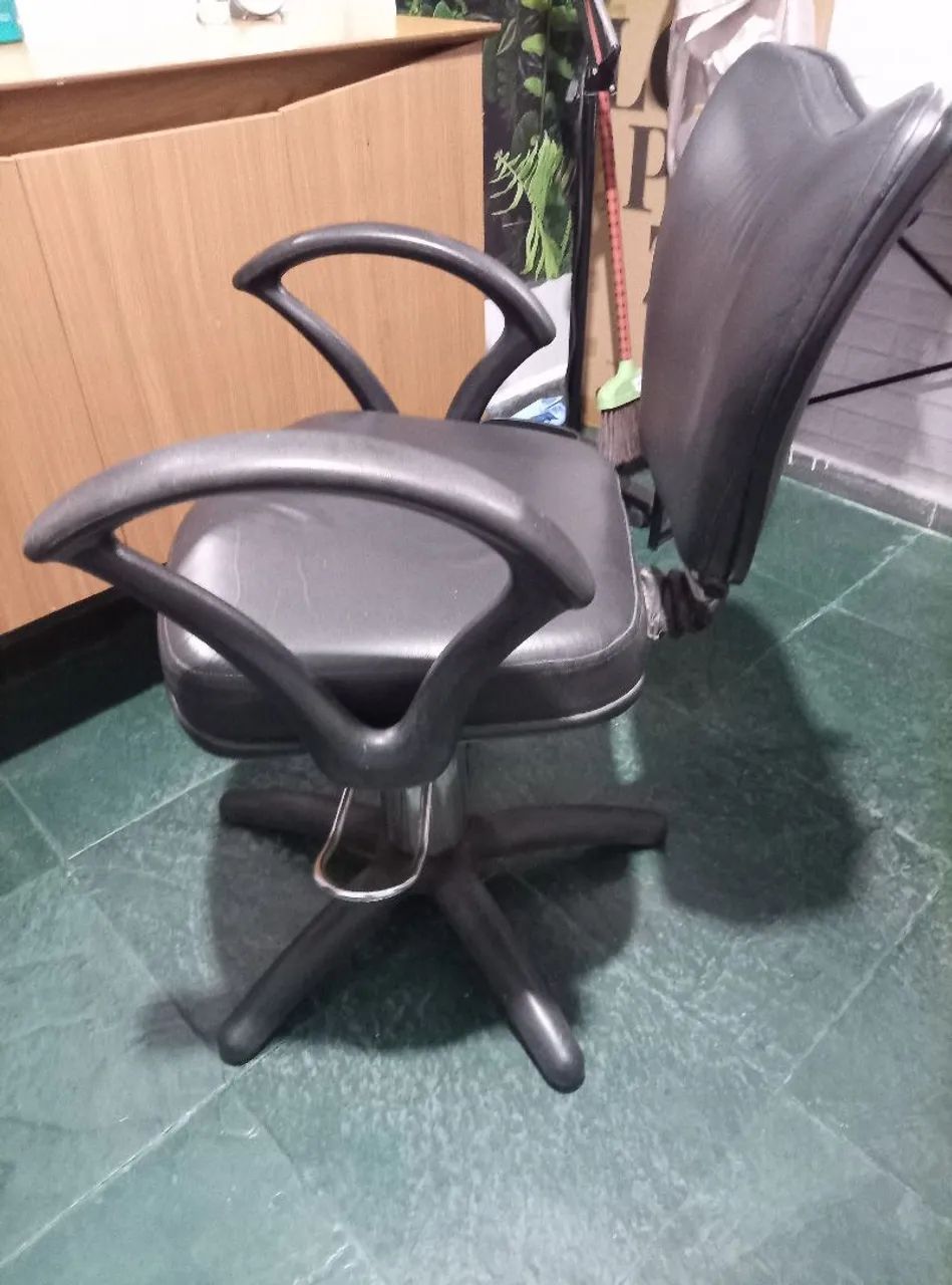 Selling barber/beauty chair!!
