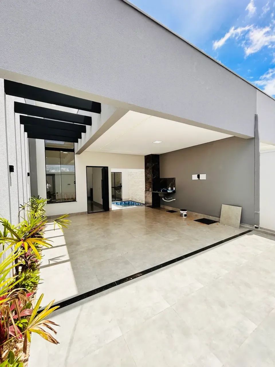 Casa no Vida Nova com piscina e 20 Mil de entrada