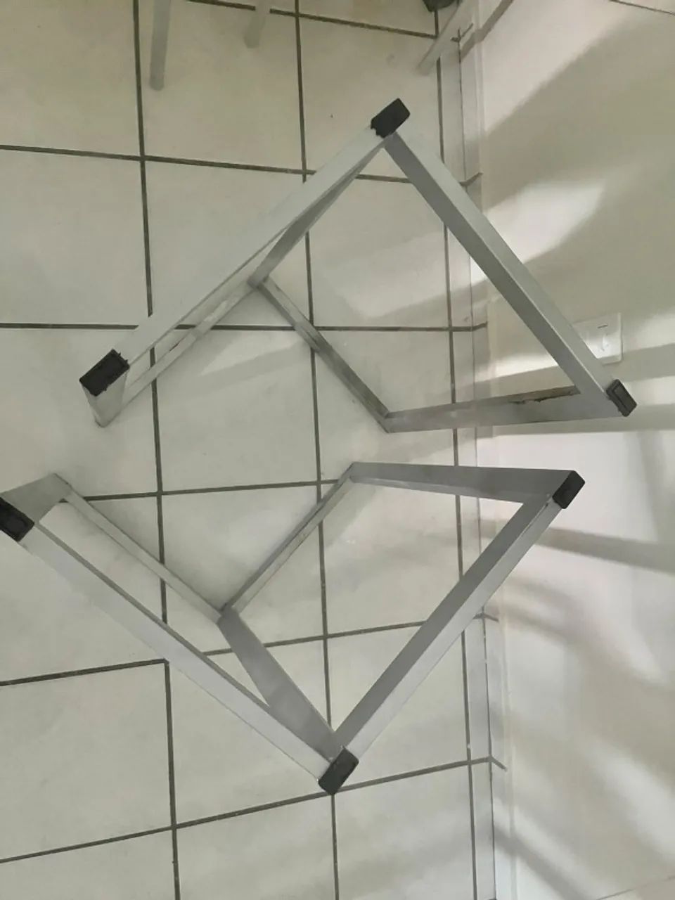 Mesa de Jantar Vidro e Pés de Ferro Móveis Leroy Merlin (Retirada)