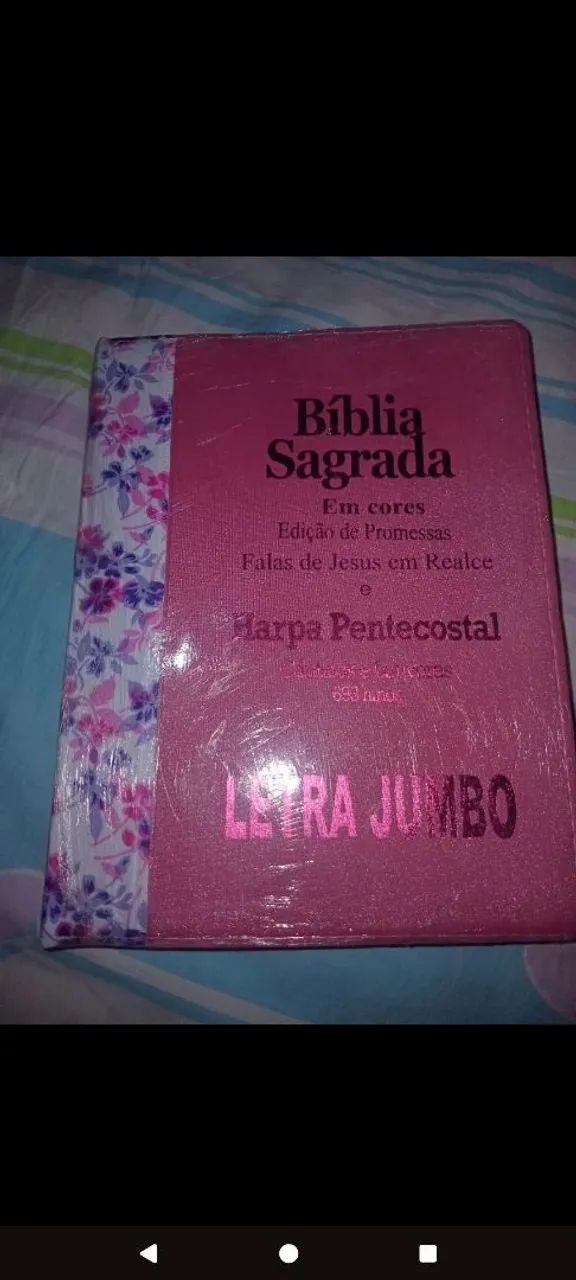 Vendo Bíblias com harpa
