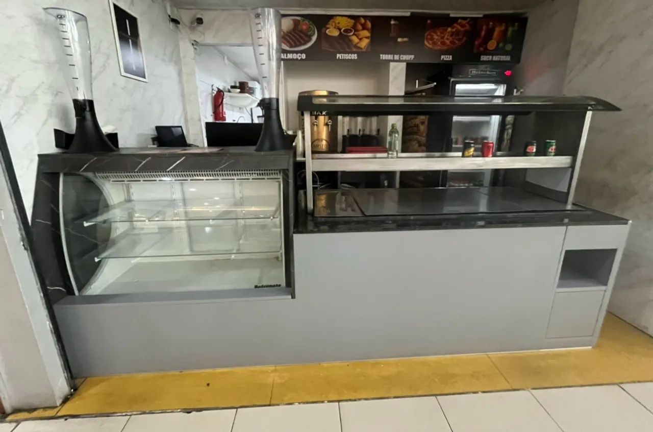 Vitrine refrigerada + buffet 12 cibas