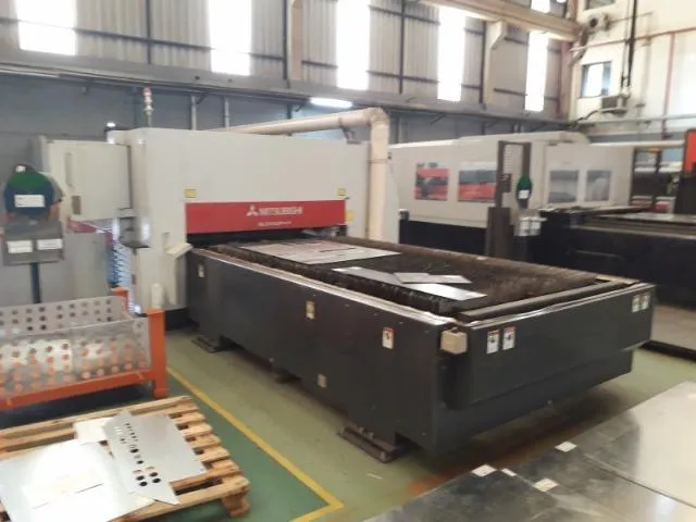 Máquina de corte a laser 4000 Watts Mitsubishi