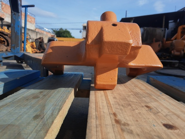 Trava do retro ?Trinco? retroescavadeira CASE 580L/ M ? p/n 379941A1 - Foto 6